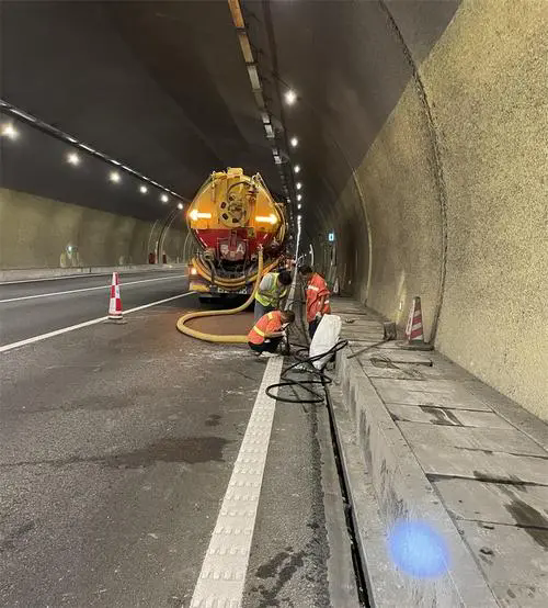 泾县隧道排水渠清淤